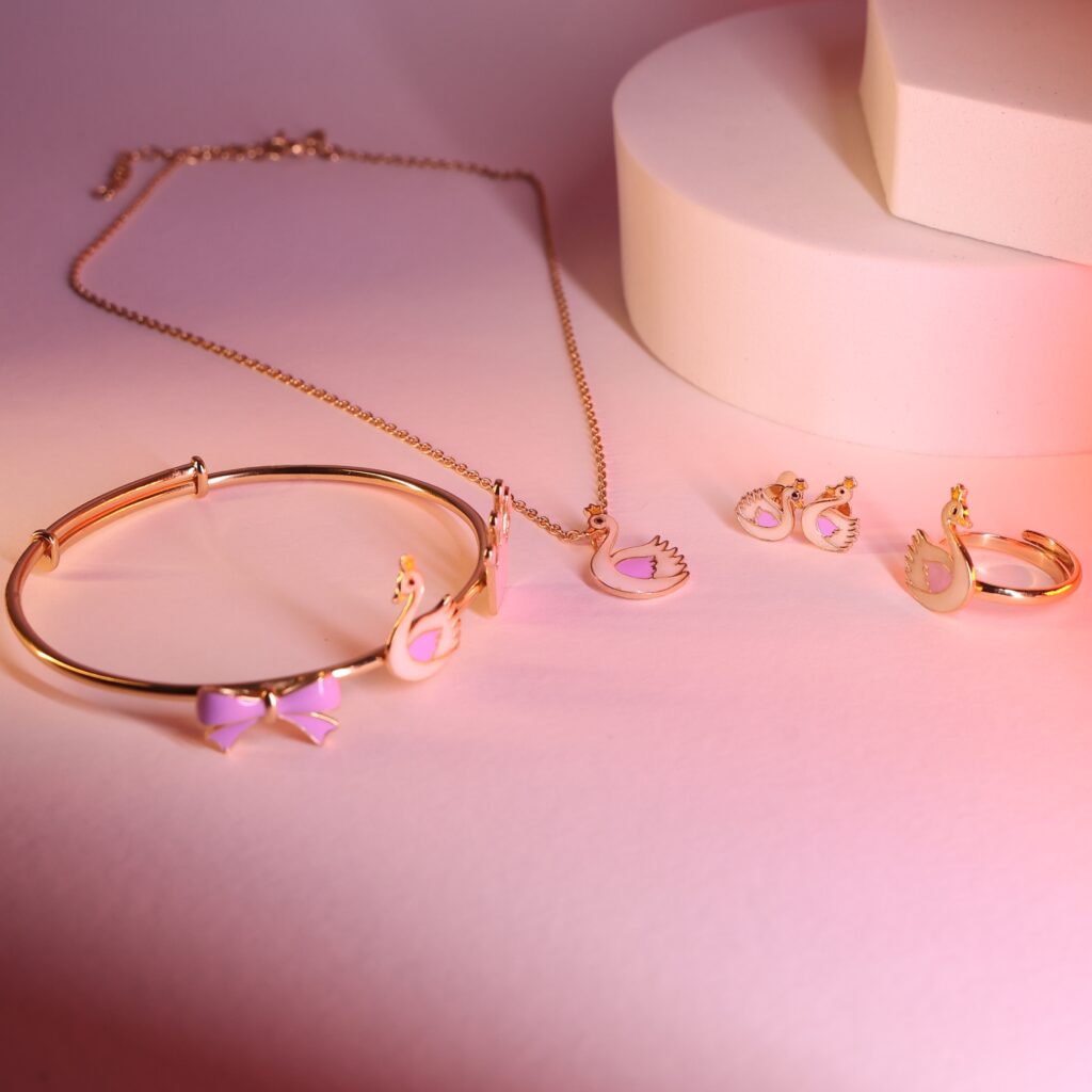 Swan Glow in the dark Jewellery Set