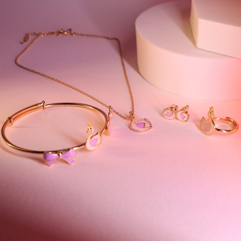 Swan Glow in the dark Jewellery Set